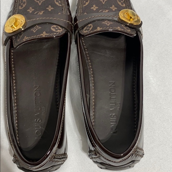 LOUIS VUITTON
Brown Mini Lin Le Moccasin Loafers - Picture 5 of 6